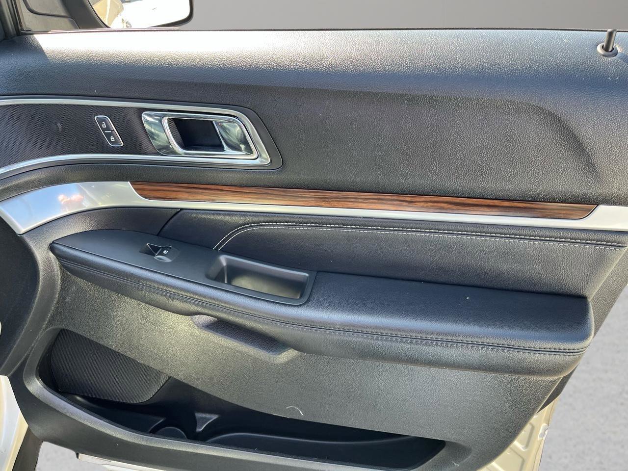 Used 2017 Ford Explorer Limited image 34