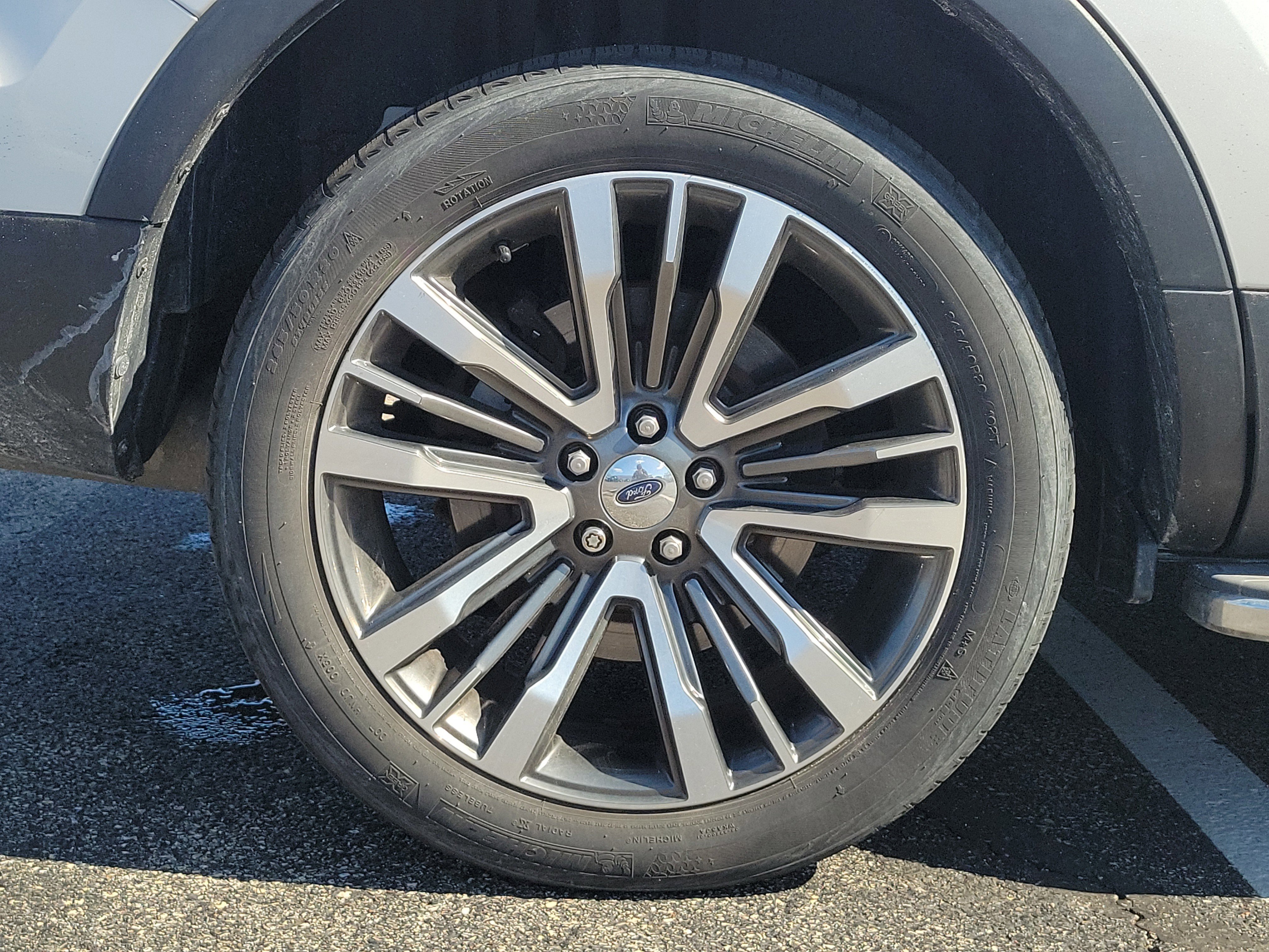 Used 2016 Ford Explorer Platinum image 5