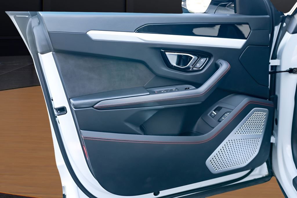 Used 2023 Lamborghini Urus S image 35