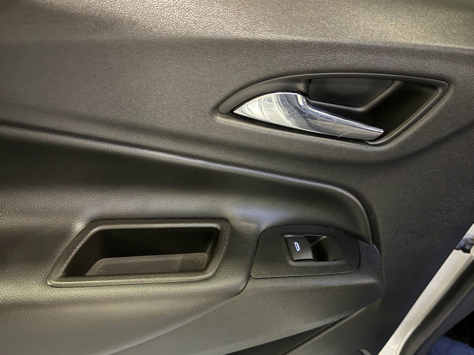 Used 2020 Chevrolet Equinox LT image 32