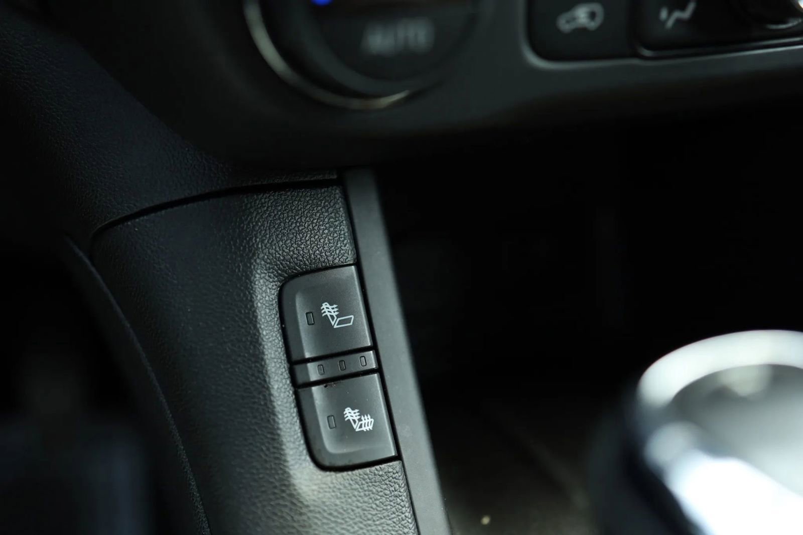 Used 2018 GMC Acadia SLE w/ LPO, Black Accent Package image 19