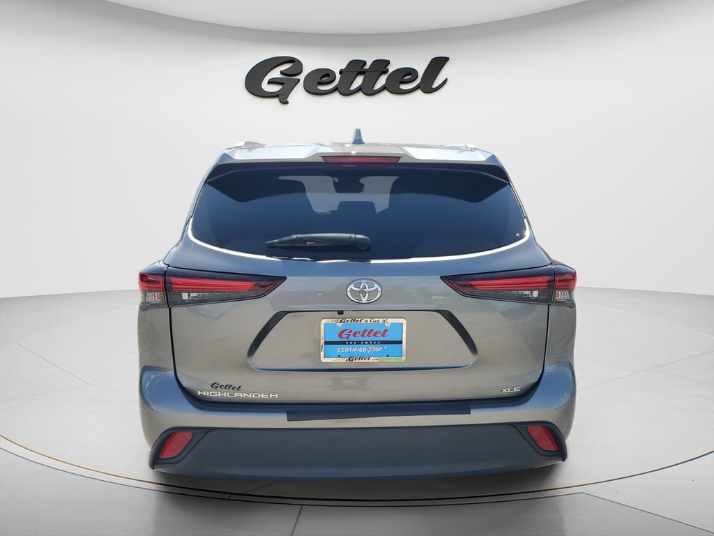 Used 2025 Toyota Highlander XLE FWD image 6