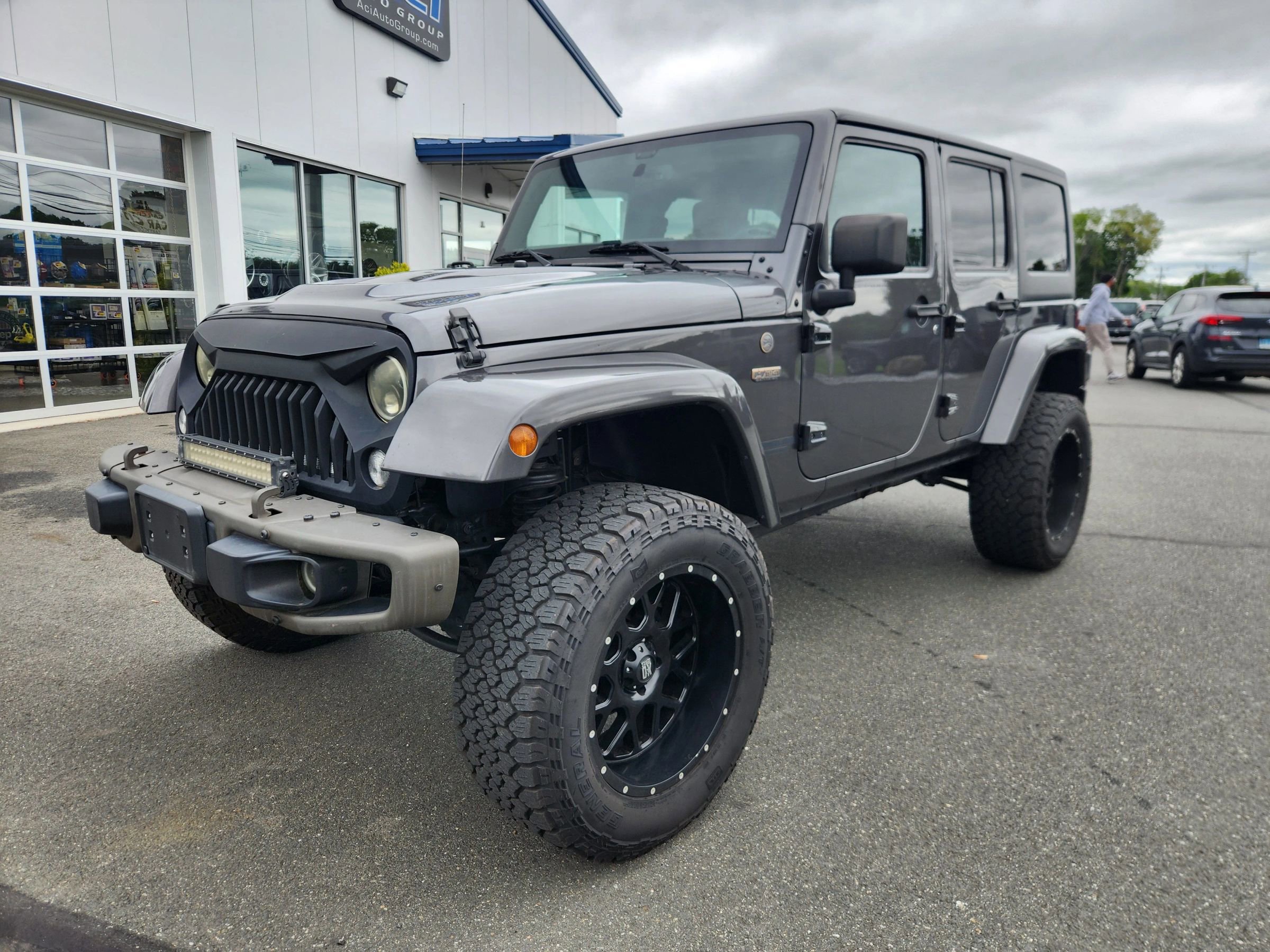 Used 2016 Jeep Wrangler Unlimited Sahara image 5