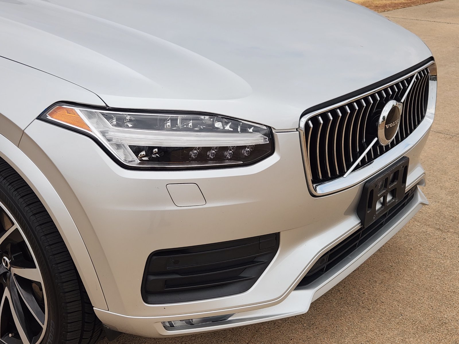 Used 2021 Volvo XC90 T6 Momentum w/ Protection Package Premier AWD/4WD image 12