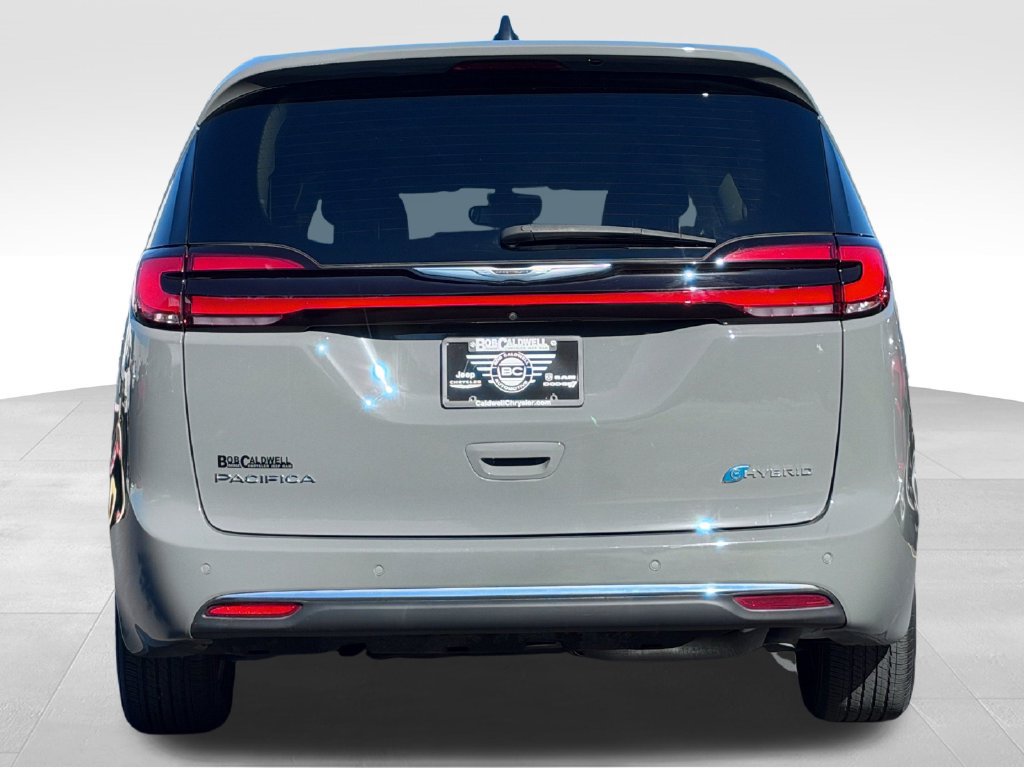 Used 2023 Chrysler Pacifica Touring-L FWD image 6
