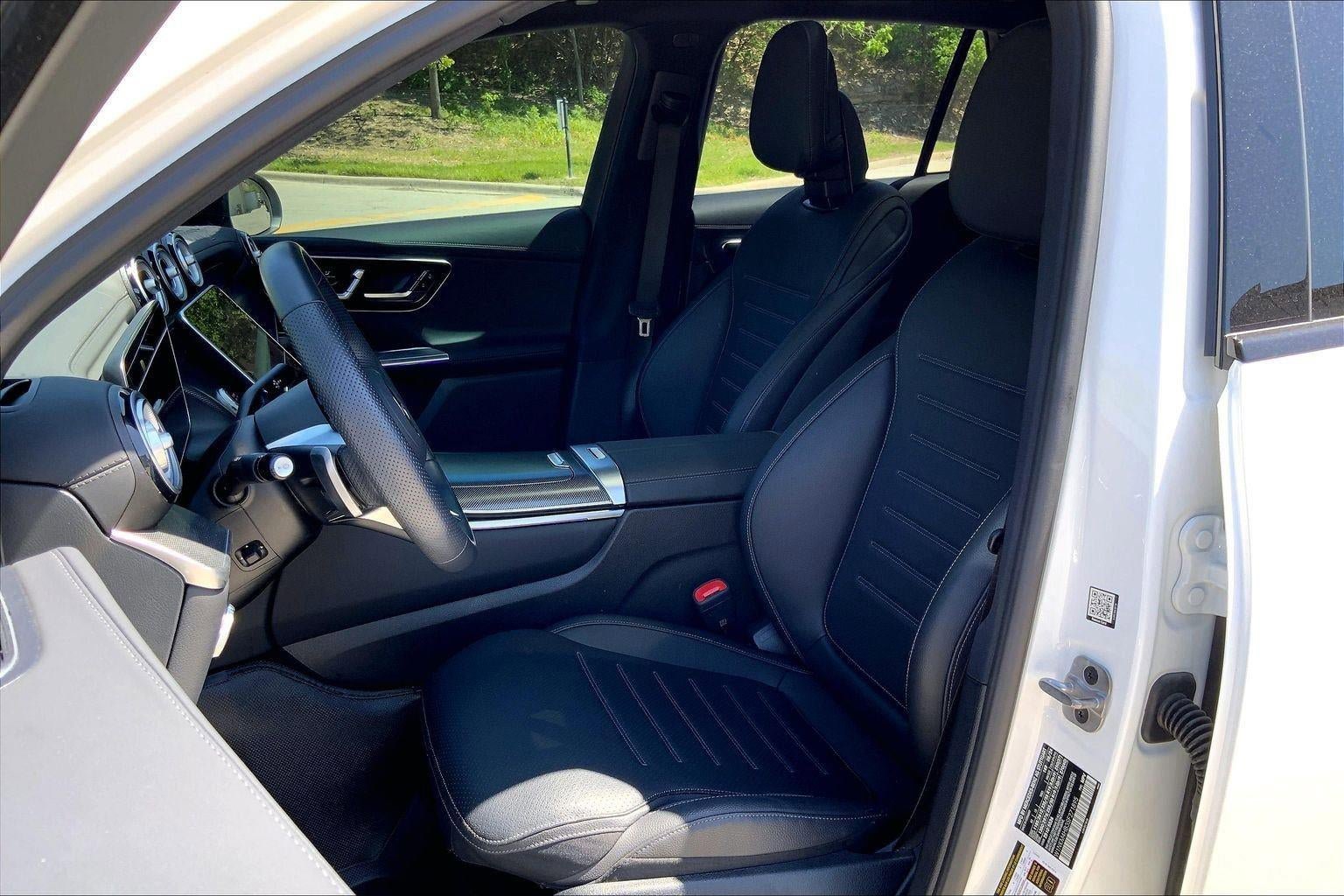 Used 2025 Mercedes-Benz GLC 300 4MATIC image 23