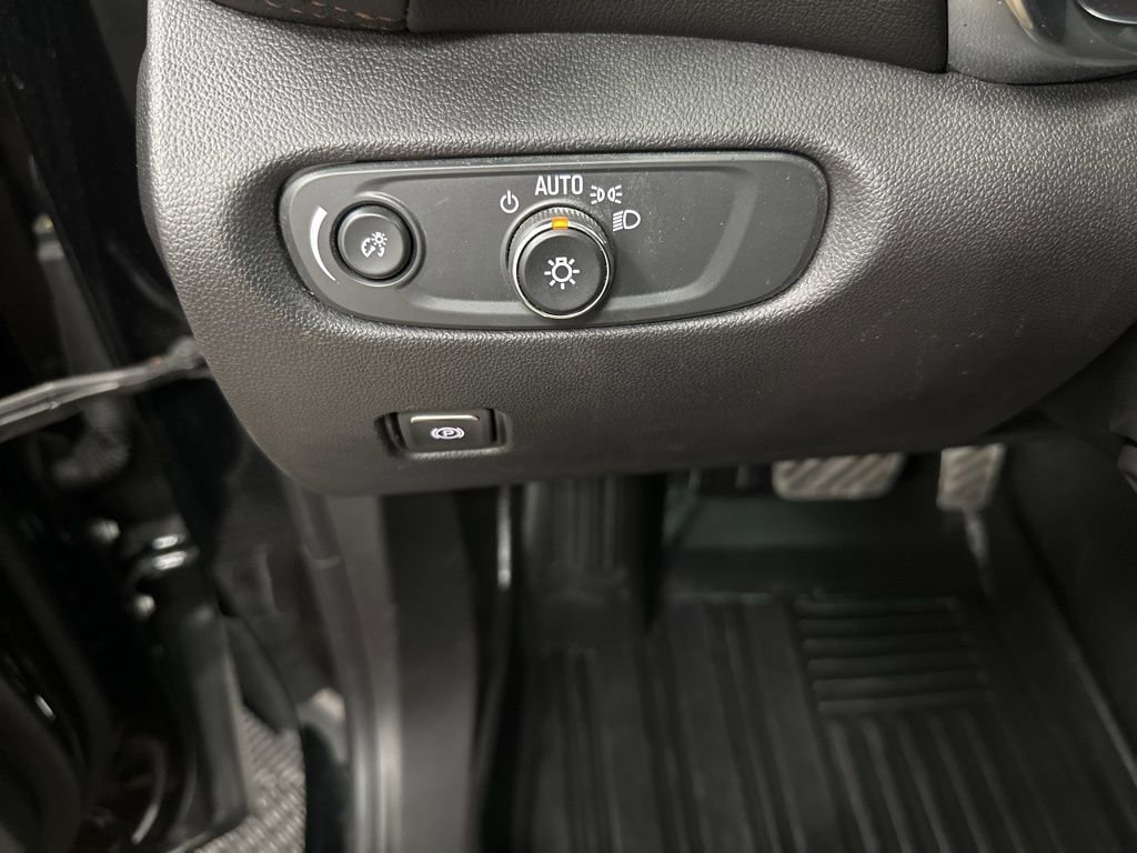 Used 2024 Chevrolet Blazer Premier w/ Enhanced Convenience Package image 32