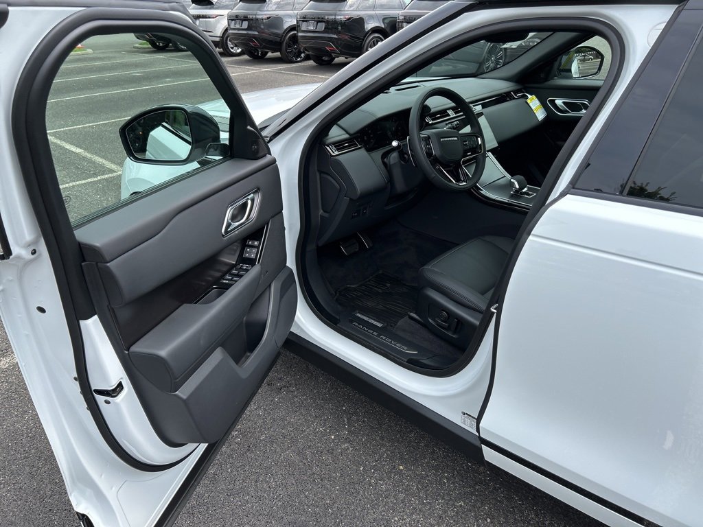 New 2026 Land Rover Range Rover Velar Dynamic SE image 10