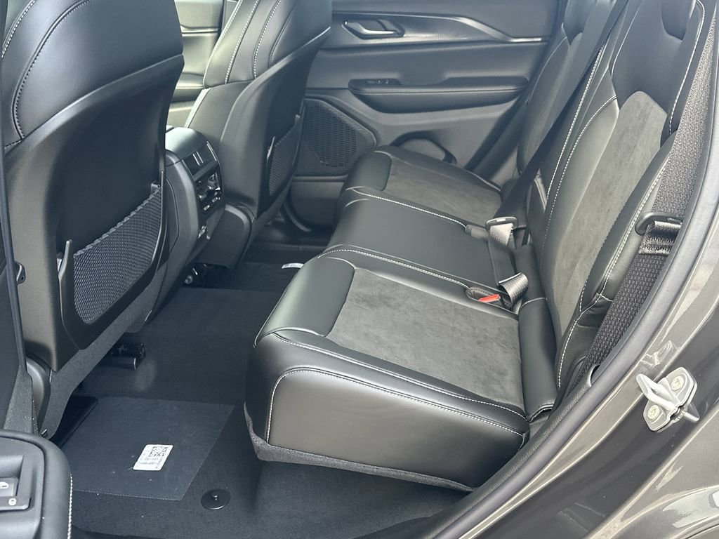 New 2025 Jeep Grand Cherokee Altitude image 21