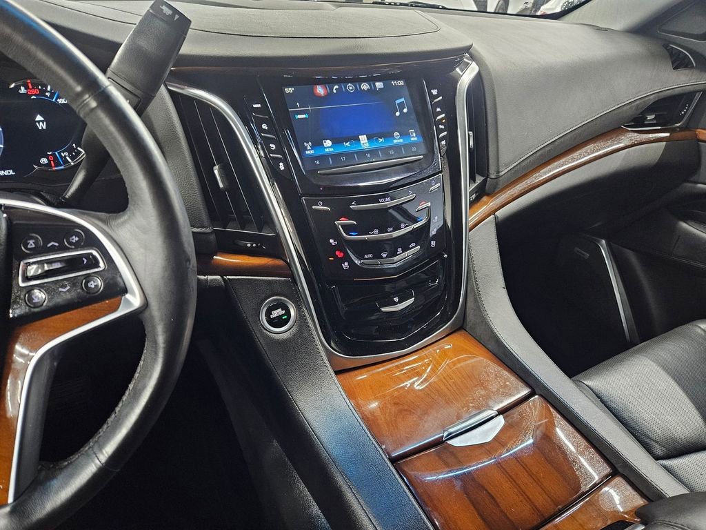Used 2018 Cadillac Escalade Premium Luxury image 19