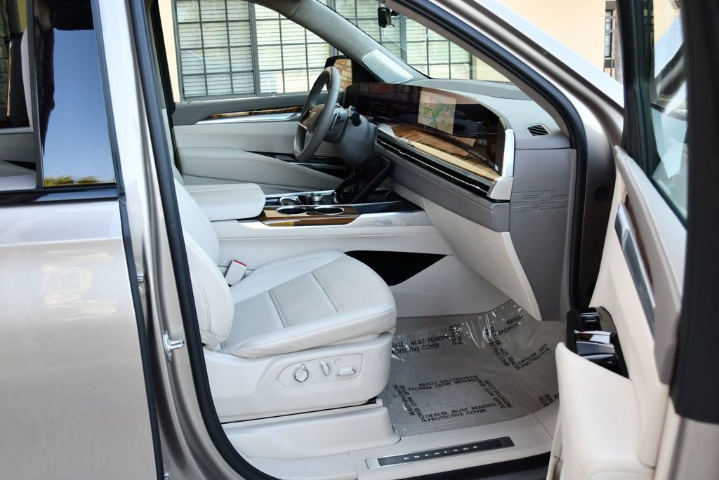 Used 2025 Cadillac Escalade Sport Platinum w/ LPO, ONYX Package image 55