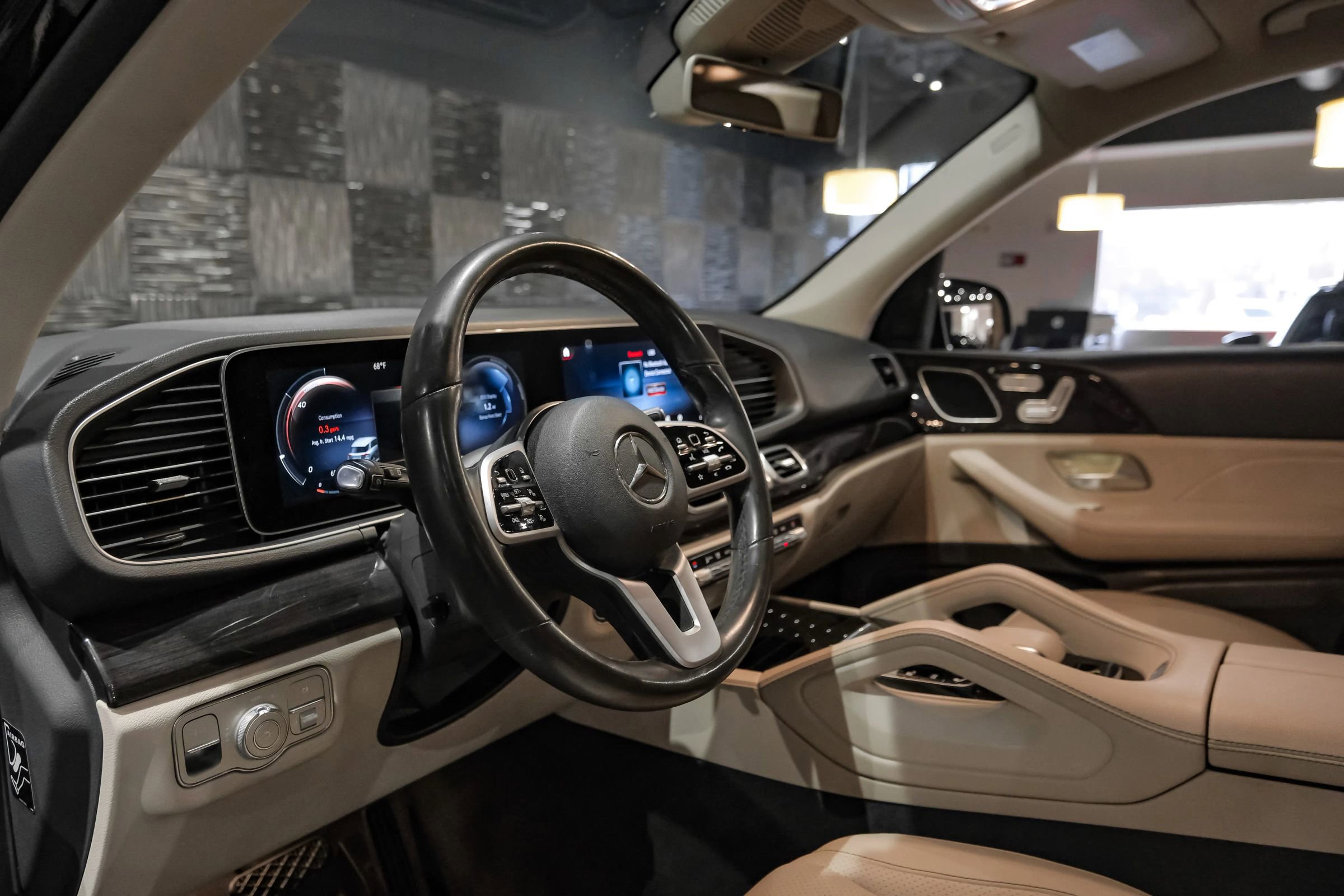 Used 2020 Mercedes-Benz GLE 350 w/ Parking Assist Package image 3