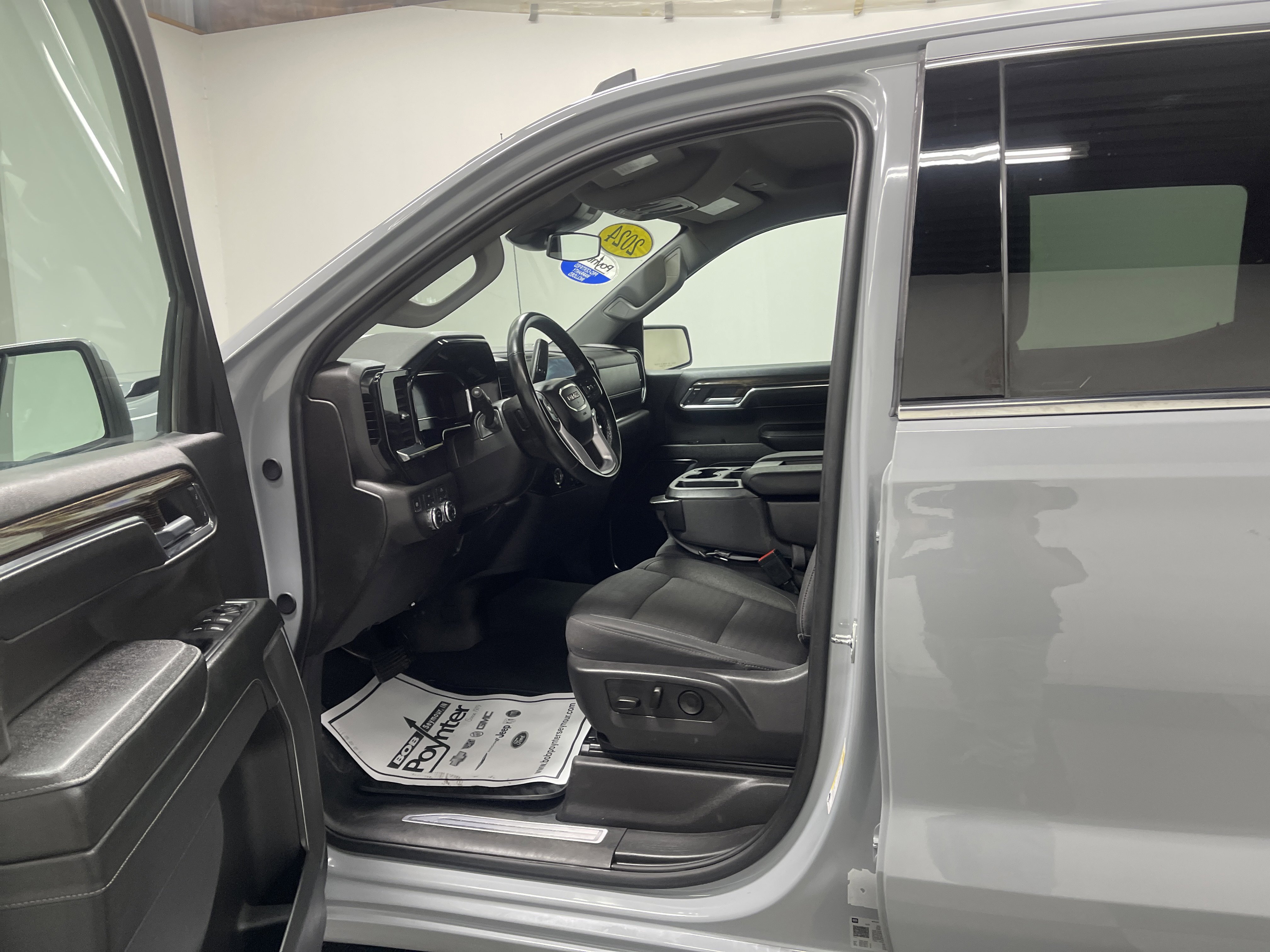 Used 2024 GMC Sierra 1500 SLE AWD/4WD image 9