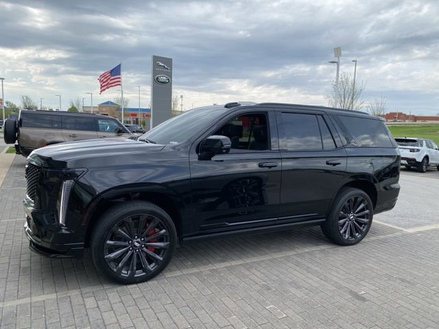 Used 2025 Cadillac Escalade V AWD/4WD image 9