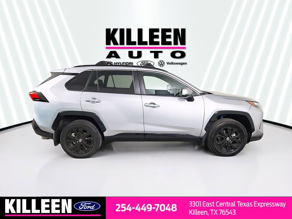 Used 2023 Toyota RAV4 SE image 9