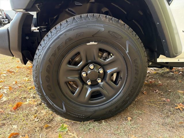 Used 2024 Jeep Wrangler Sport image 11