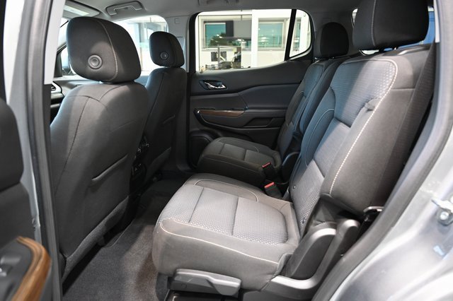 Used 2023 GMC Acadia SLE w/ Driver Convenience Package image 11