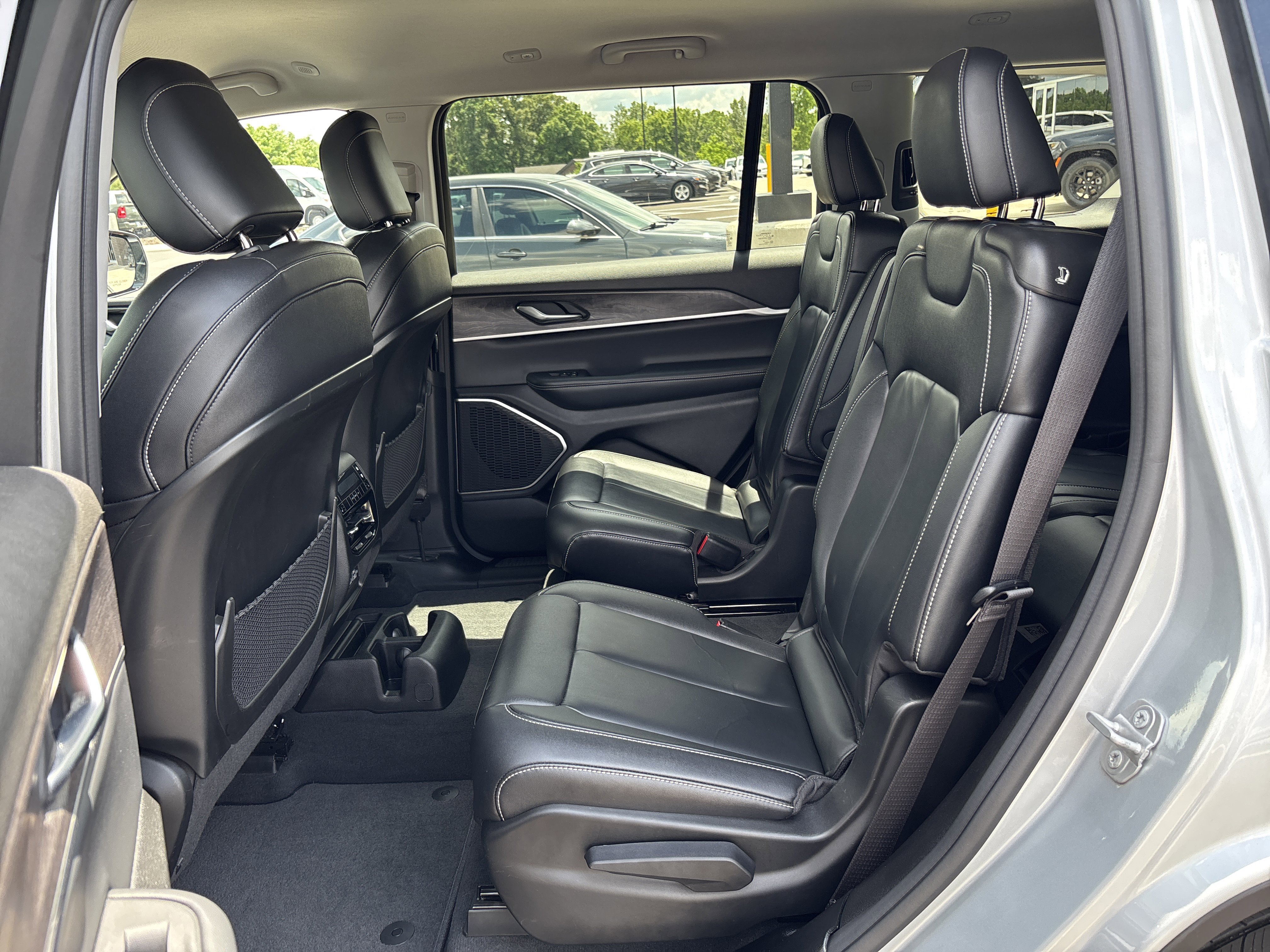 Used 2022 Jeep Grand Cherokee L Limited AWD/4WD image 21