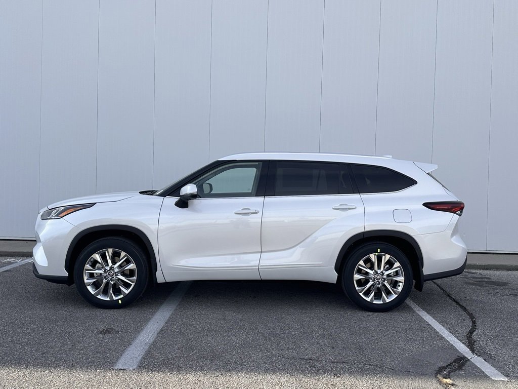 New 2026 Toyota Highlander Limited image 2
