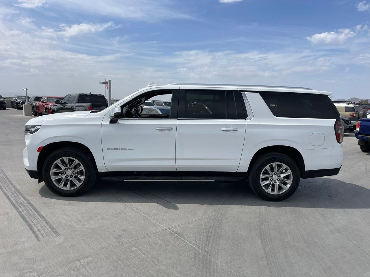 Used 2023 Chevrolet Suburban Premier image 5