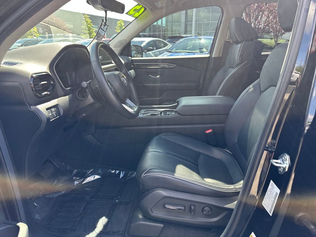 Used 2025 Honda Pilot Elite image 12