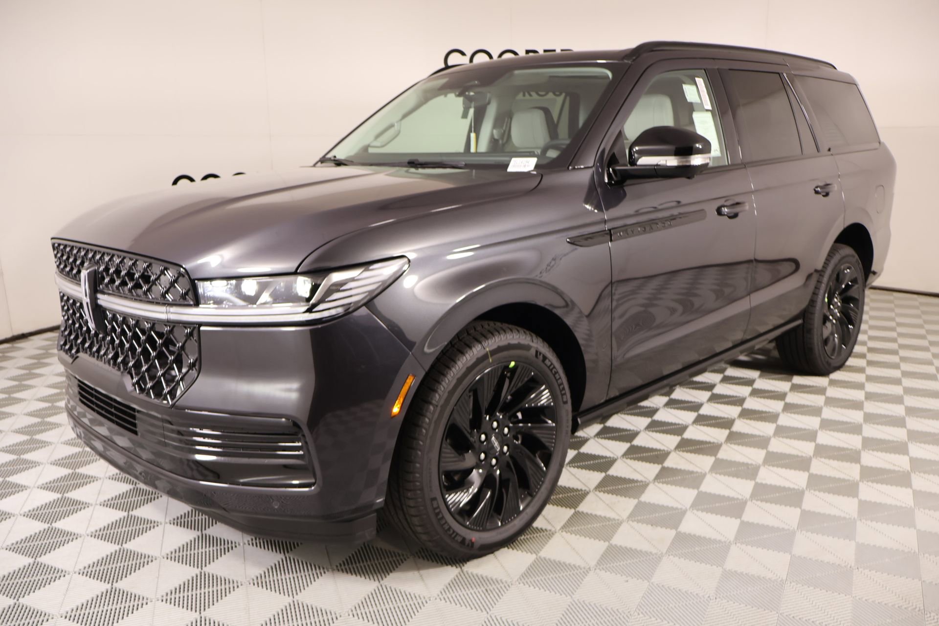 New 2026 Lincoln Navigator Reserve w/ Jet Appearance Package AWD/4WD image 11