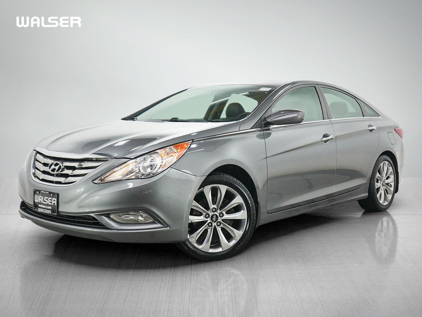 Used 2011 Hyundai Sonata SE w/ Navigation & Sunroof Pkg 4 FWD image 1