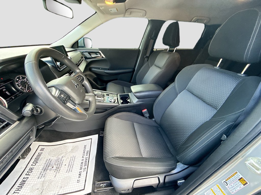 Used 2024 Mitsubishi Outlander ES FWD image 22