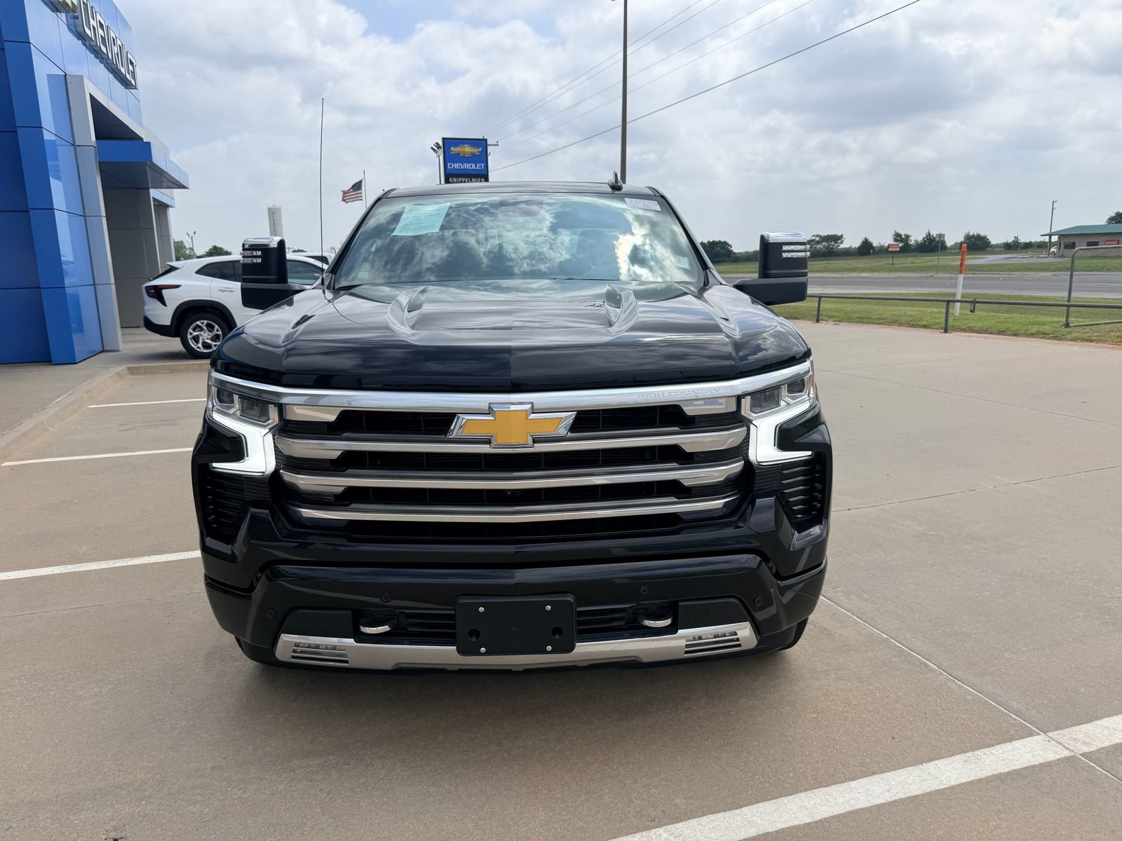 Used 2025 Chevrolet Silverado 1500 High Country w/ High Country Premium Package AWD/4WD image 3