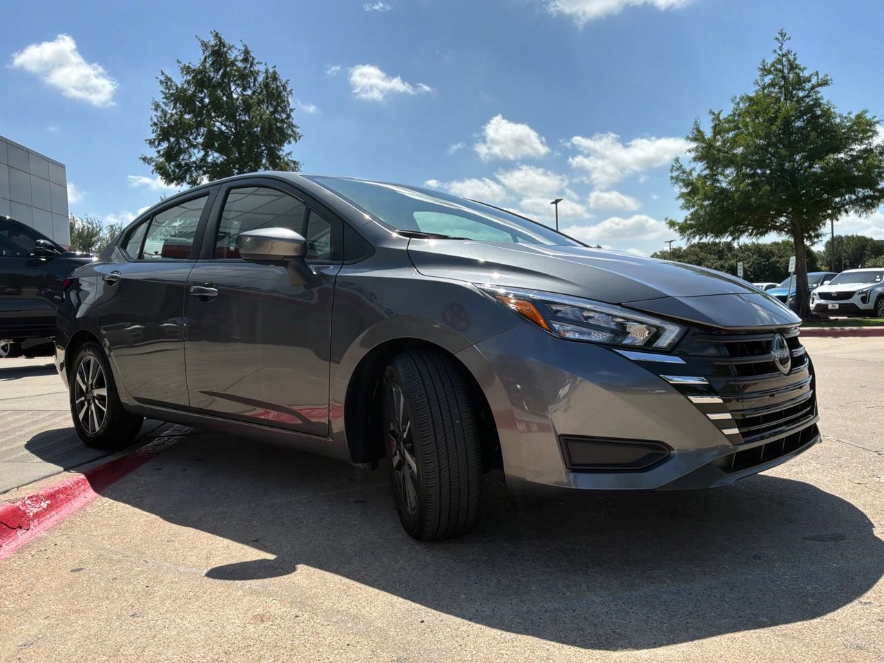 Used 2025 Nissan Versa SV FWD image 4