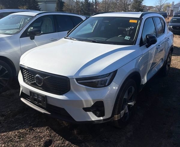 Certified 2023 Volvo XC40 B5 Plus w/ Driver Assist Package image 2