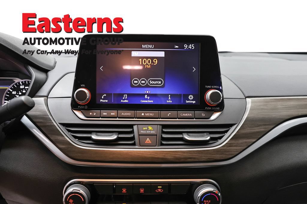 Used 2025 Nissan Altima 2.5 SV FWD image 12