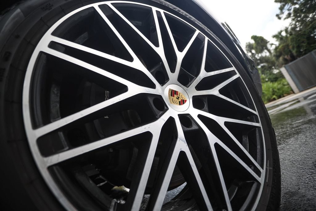 Used 2024 Porsche Cayenne Coupe AWD/4WD image 12