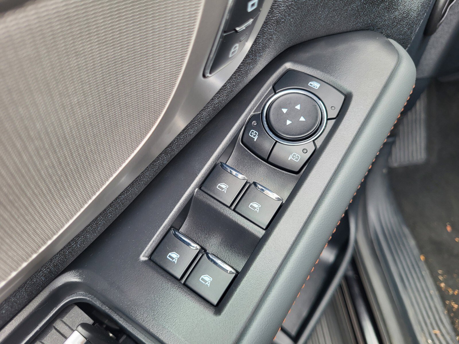 Certified 2025 Ford Expedition Active image 18