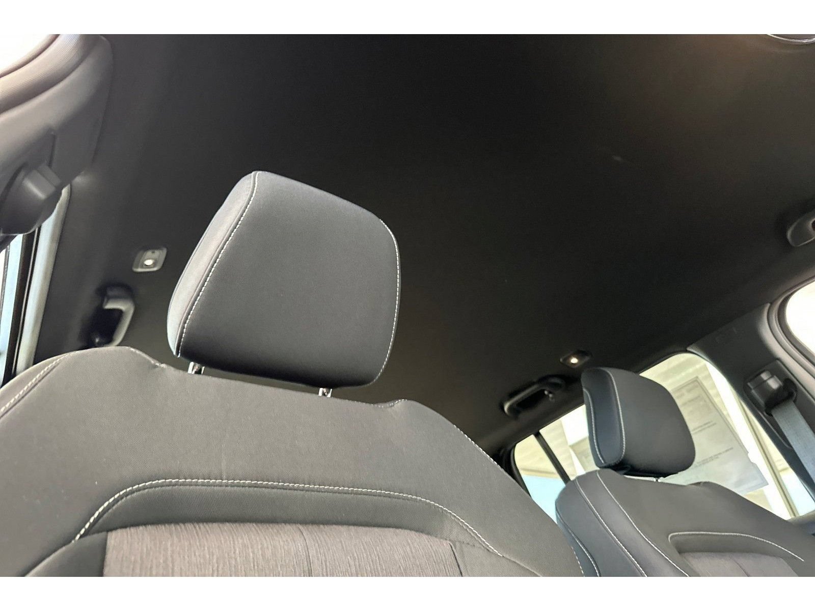 New 2025 Jeep Grand Cherokee Laredo w/ Luxury Tech Group I RWD image 18