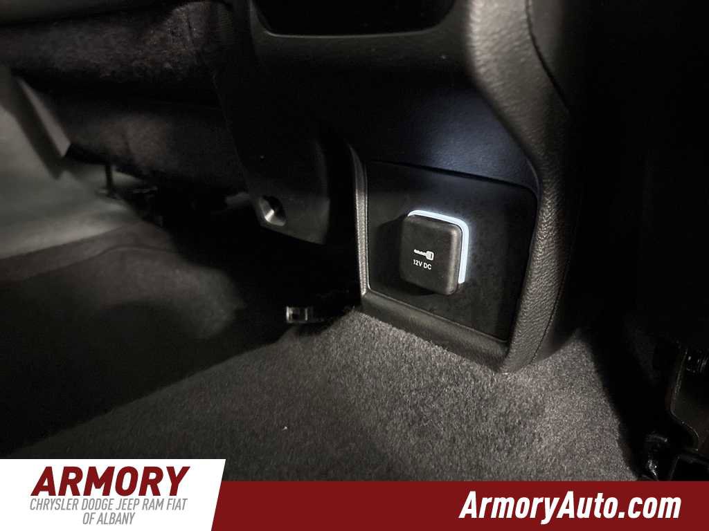 Used 2025 Jeep Compass Limited image 32