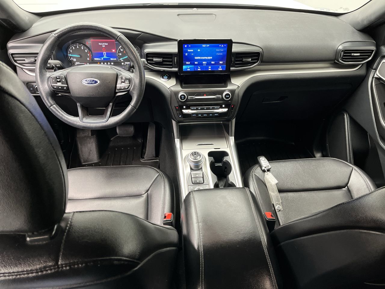 Used 2020 Ford Explorer XLT w/ Equipment Group 202A AWD/4WD image 4