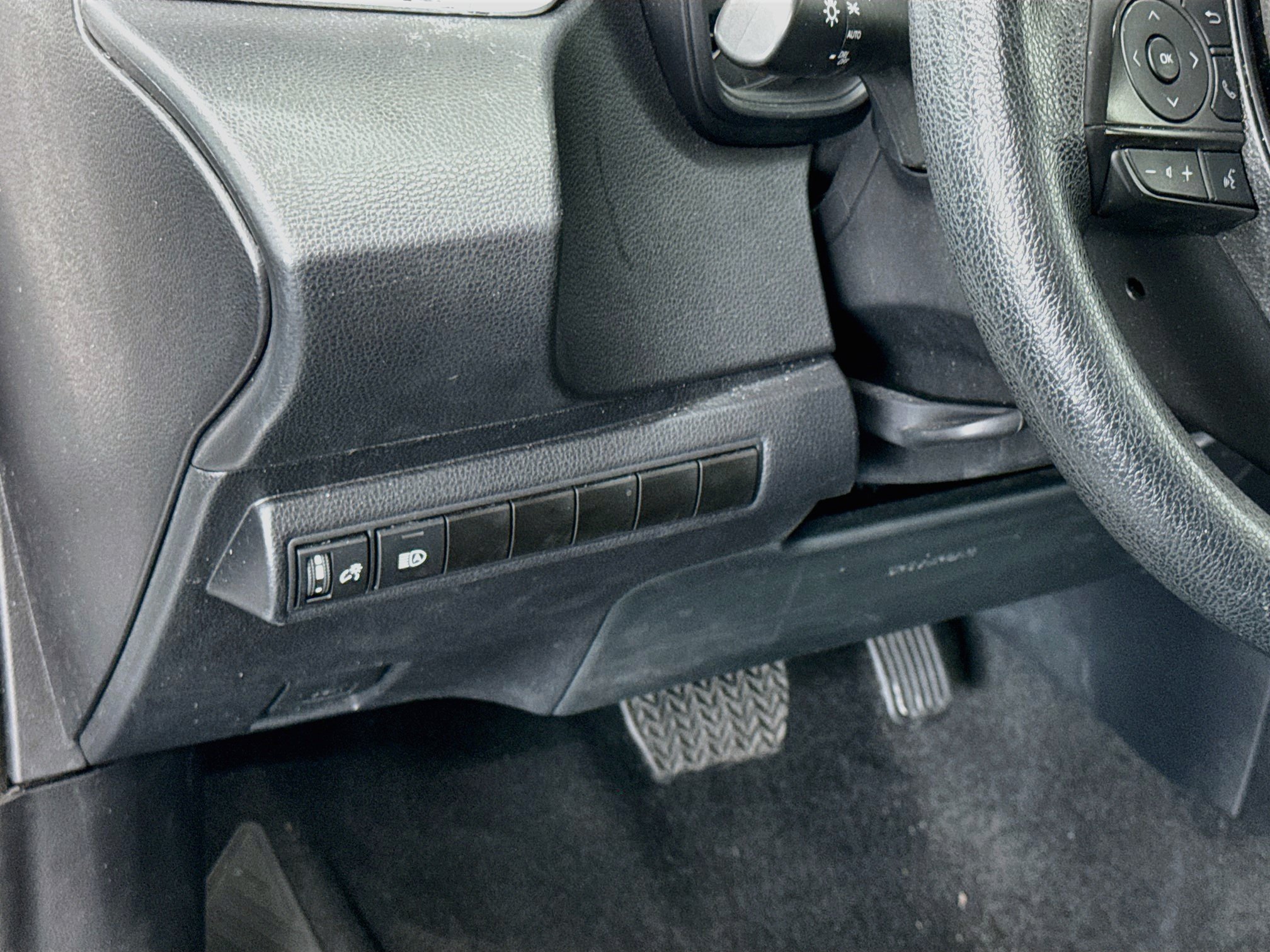 Used 2025 Toyota Corolla LE FWD image 16