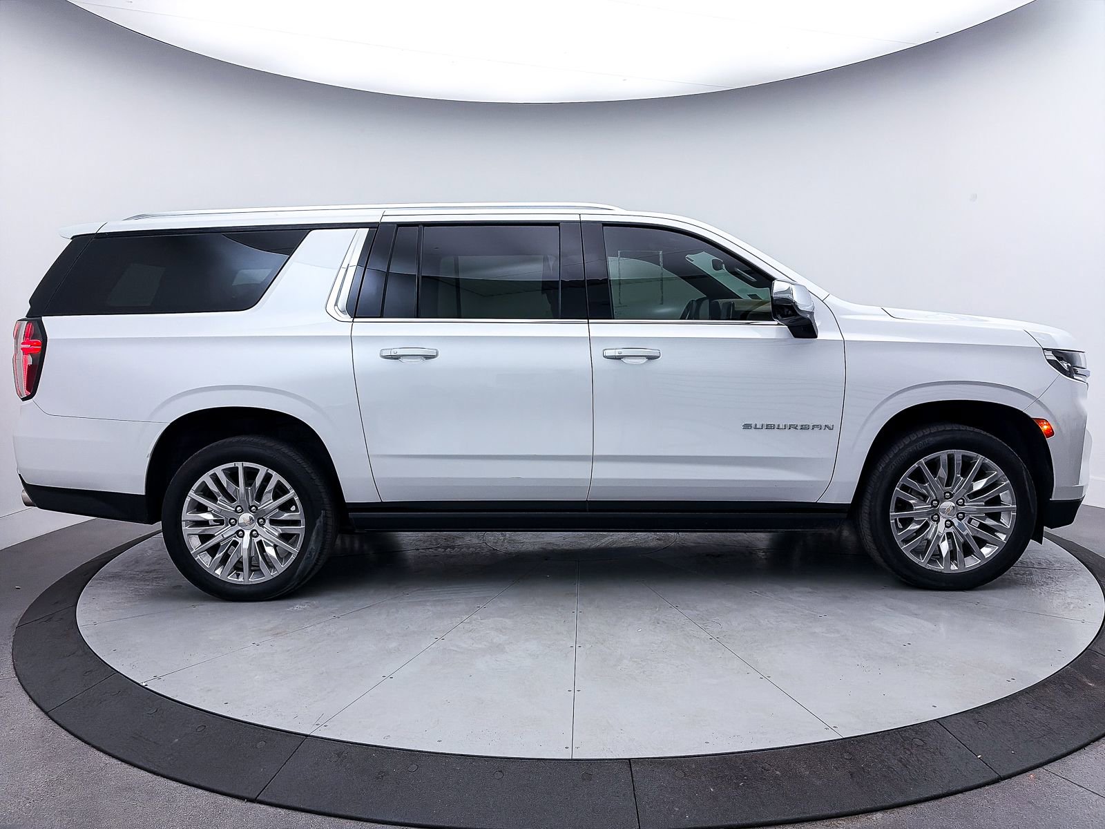 Used 2023 Chevrolet Suburban Premier w/ Premium Package image 45