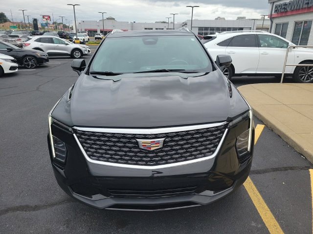 Used 2024 Cadillac XT4 Premium Luxury FWD image 2