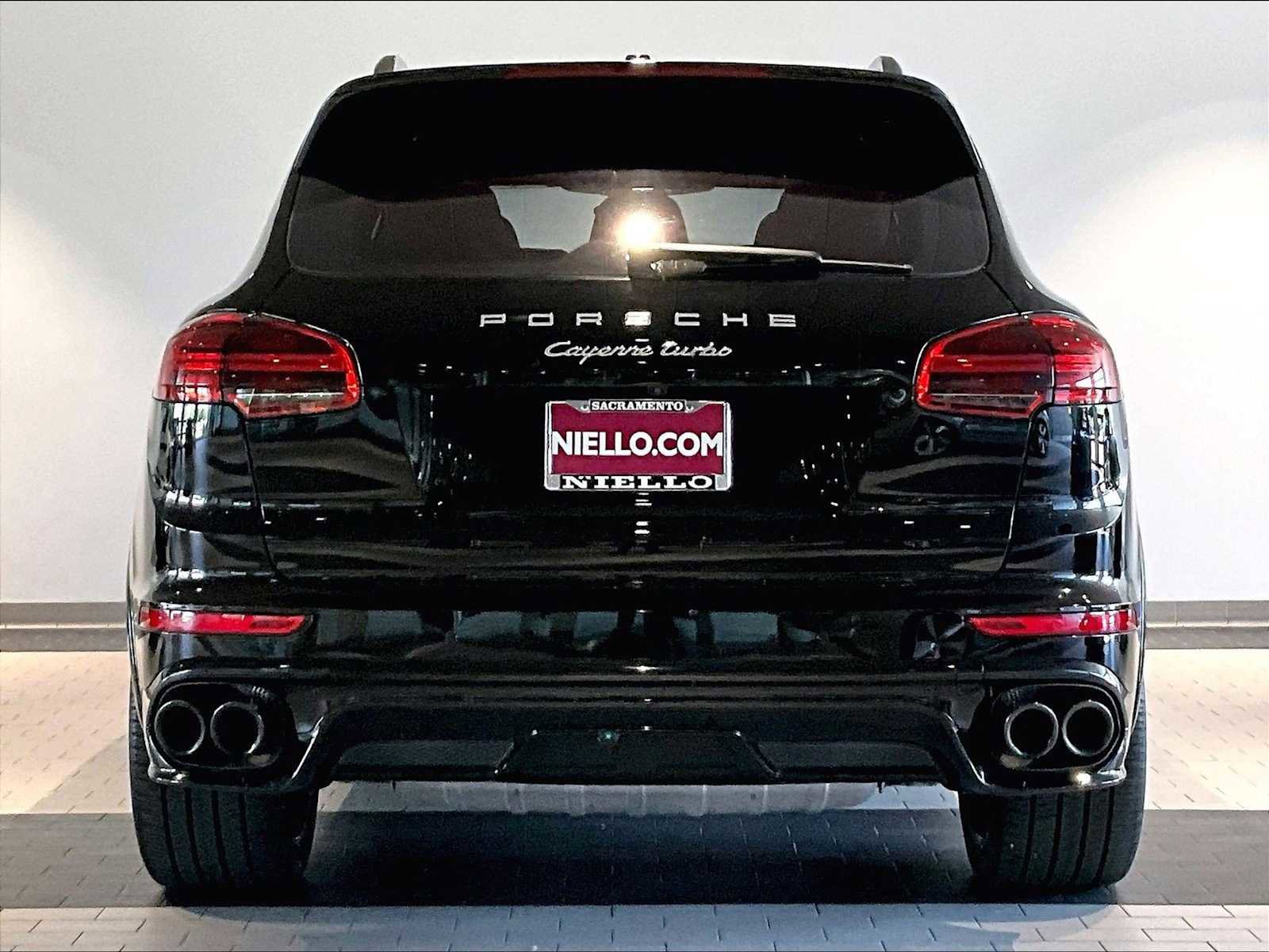 Used 2016 Porsche Cayenne Turbo image 9