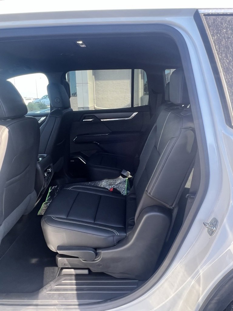 Used 2024 GMC Acadia Elevation image 5