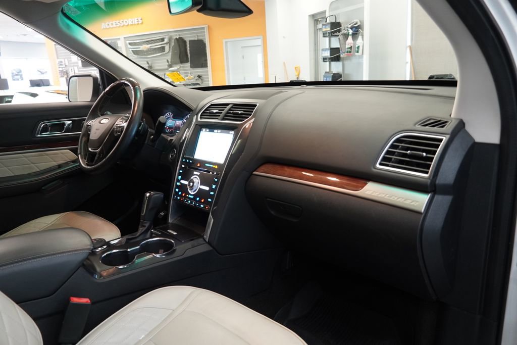 Used 2017 Ford Explorer Platinum image 36