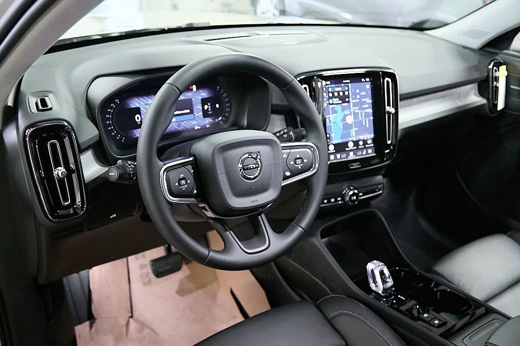 New 2026 Volvo XC40 B5 Ultra w/ Climate Package image 13