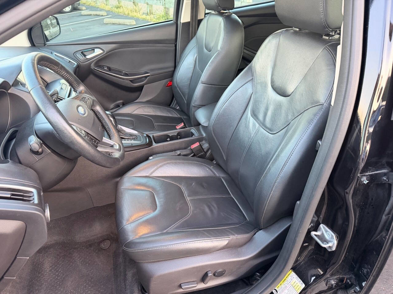 Used 2017 Ford Focus Titanium image 12