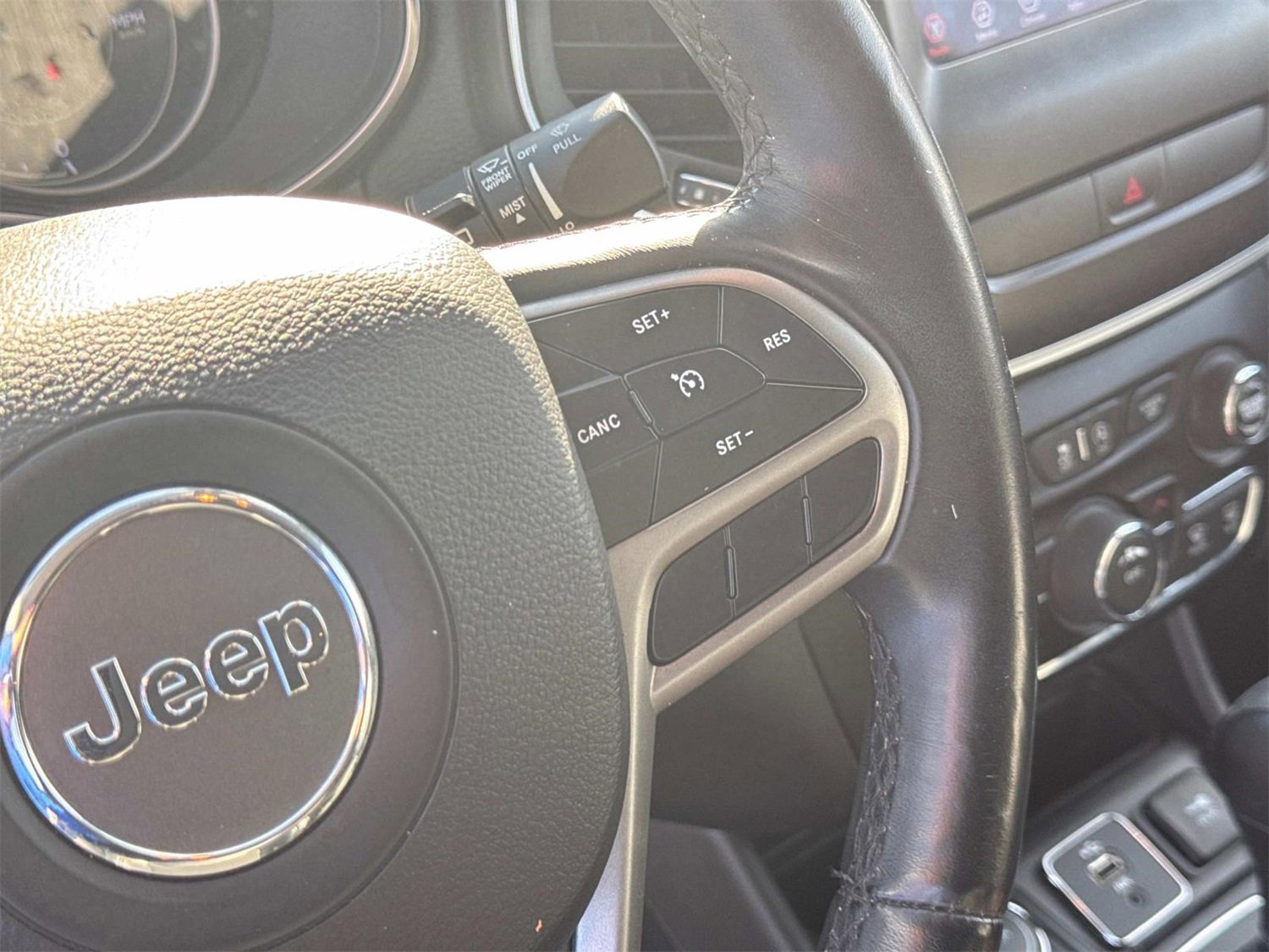 Used 2019 Jeep Cherokee Latitude Plus image 30