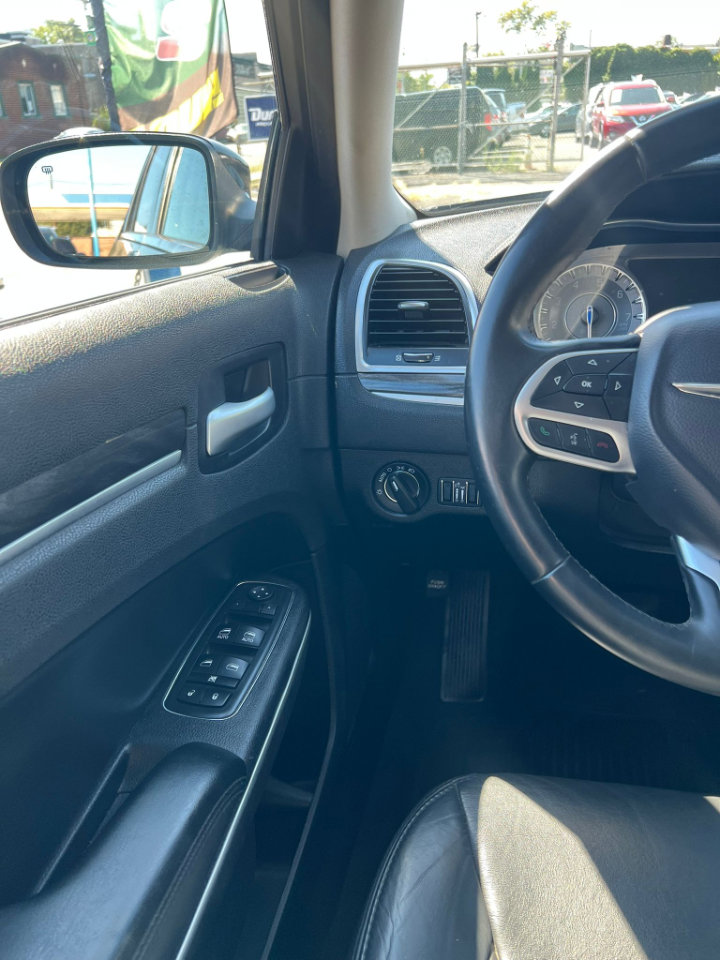 Used 2017 Chrysler 300 Limited image 20