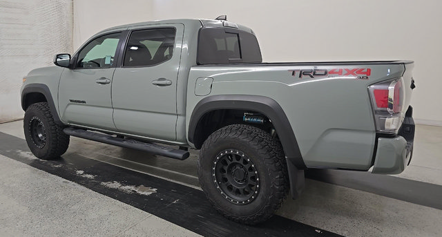 Used 2023 Toyota Tacoma TRD Off-Road w/ TRD Premium Off Road Package AWD/4WD image 7