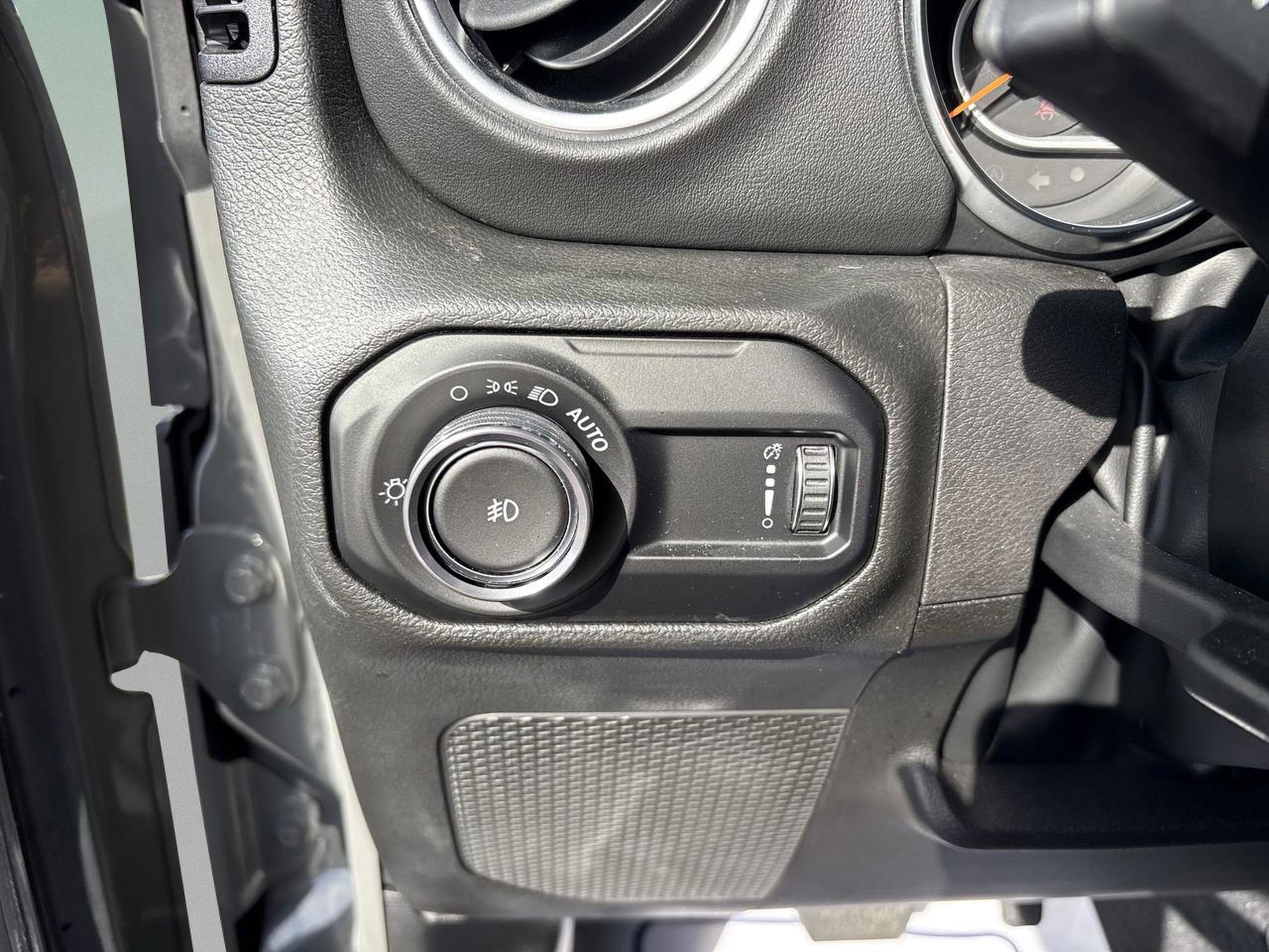 Used 2023 Jeep Wrangler Sahara w/ Cold Weather Group image 15