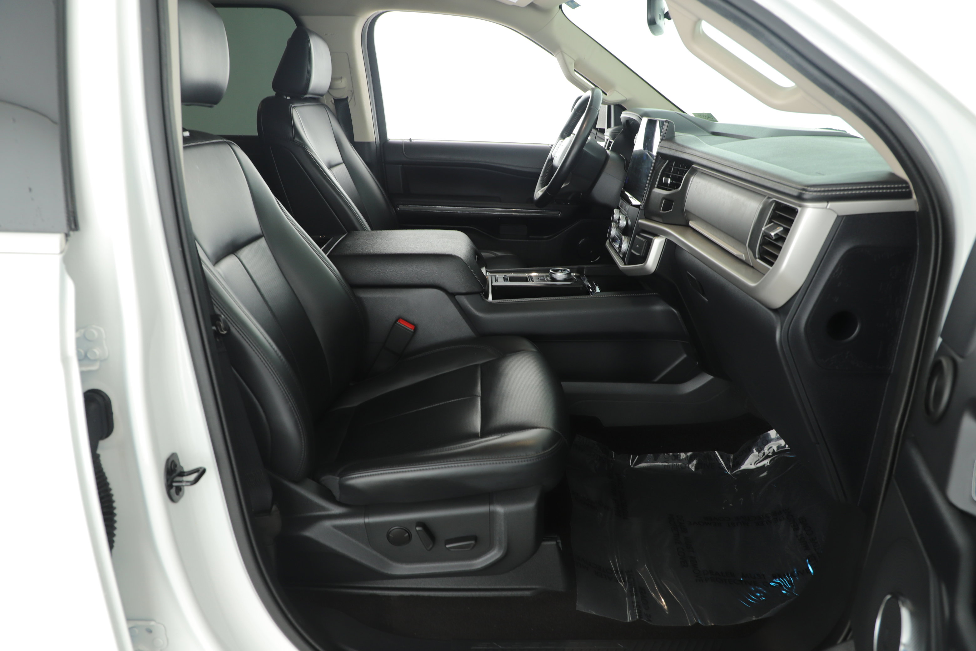 Used 2023 Ford Expedition Max XLT image 5